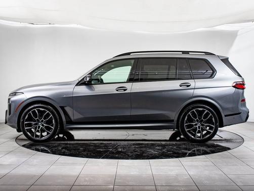 2023 BMW X7 M60i