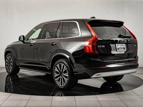 Black 2022 Volvo XC90 Momentum