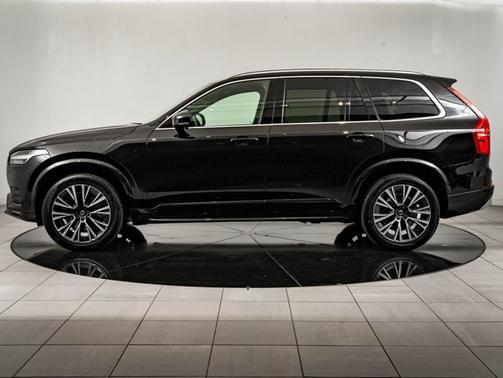 Black 2022 Volvo XC90 Momentum