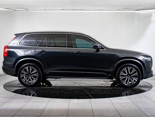 2021 Volvo XC90 Momentum