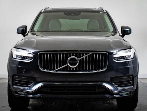 2021 Volvo XC90 Momentum