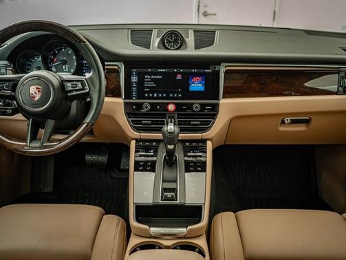 Carrara White Metallic 2025 Porsche Macan