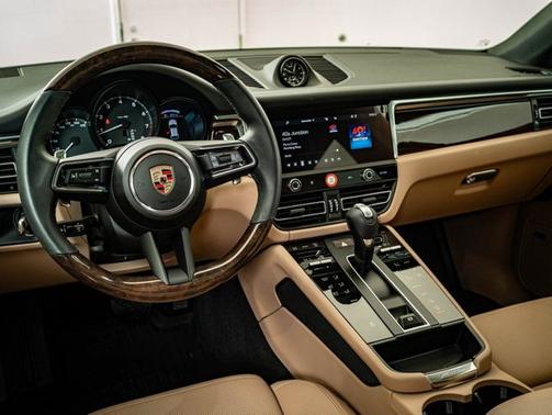 Carrara White Metallic 2025 Porsche Macan