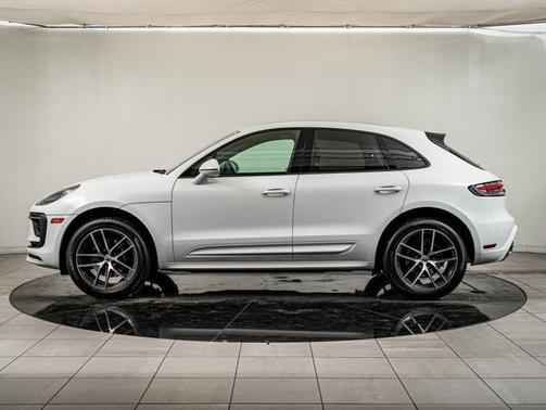 Carrara White Metallic 2025 Porsche Macan