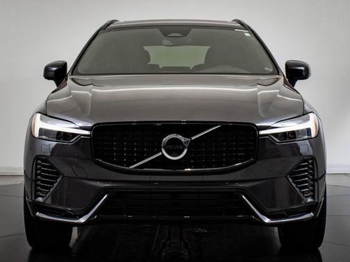 2024 Volvo XC60 Recharge Plug-In Hybrid Ultimate Dark Theme