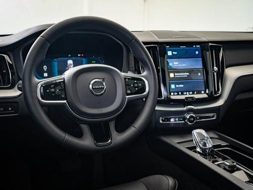 2024 Volvo XC60 Recharge Plug-In Hybrid Ultimate Dark Theme