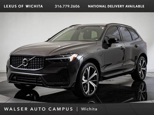2024 Volvo XC60 Recharge Plug-In Hybrid Ultimate Dark Theme