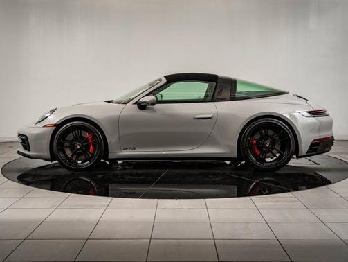 2022 Porsche 911 4 GTS