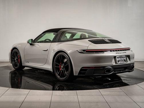 2022 Porsche 911 4 GTS