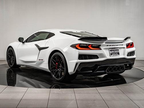 Arctic White 2023 Chevrolet Corvette 3LZ