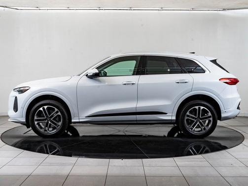 Glacier White 2025 Audi Q5 Premium