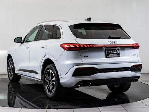 Glacier White 2025 Audi Q5 Premium