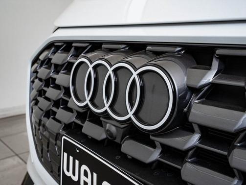 Glacier White 2025 Audi Q5 Premium