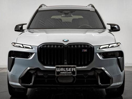 2023 BMW X7 M60i