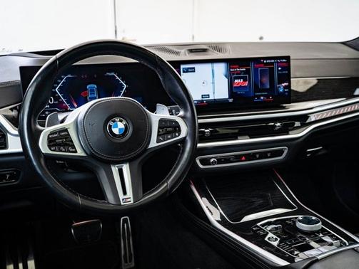 2023 BMW X7 M60i