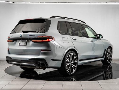 2023 BMW X7 M60i