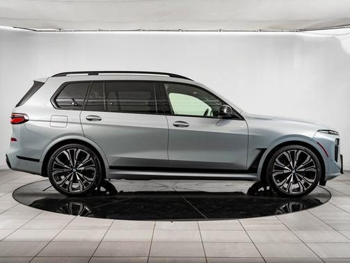 2023 BMW X7 M60i