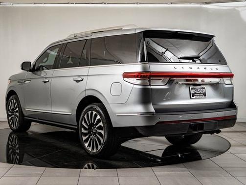 Silver Radiance Metallic Clearcoat 2023 Lincoln Navigator Black Label