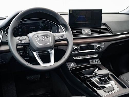 2025 Audi Q5 Premium