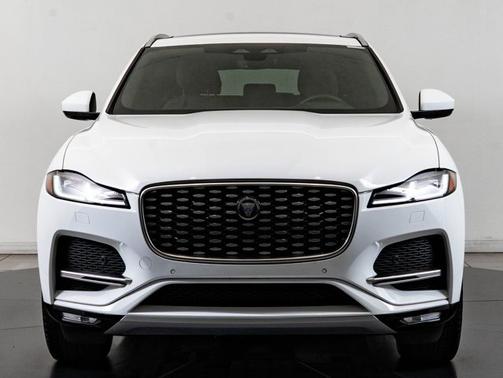 Fuji White 2023 Jaguar F-PACE S