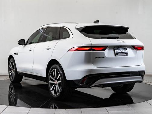 Fuji White 2023 Jaguar F-PACE S
