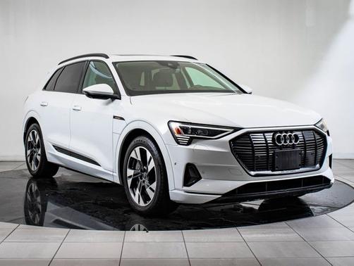 2022 Audi e-tron Premium