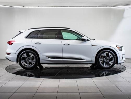 2022 Audi e-tron Premium