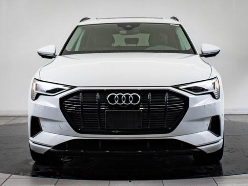 2022 Audi e-tron Premium