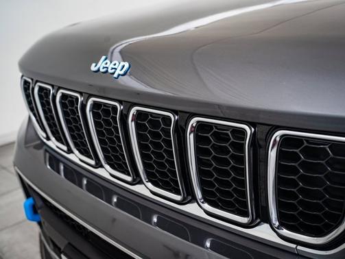 2022 Jeep Grand Cherokee Overland