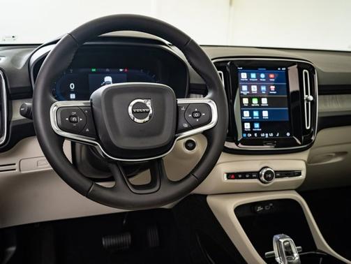 2024 Volvo XC40 Plus Dark Theme