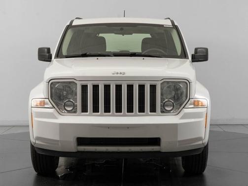 Bright White Clearcoat 2012 Jeep Liberty Sport