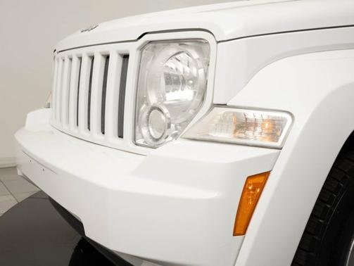 Bright White Clearcoat 2012 Jeep Liberty Sport