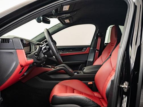 2024 Porsche Cayenne Turbo GT
