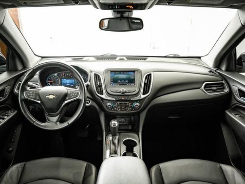 Silver Ice Metallic 2021 Chevrolet Equinox 1LT