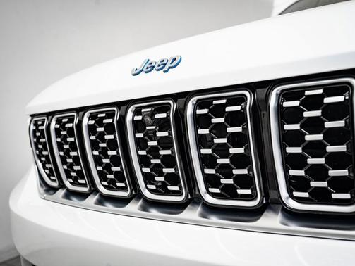 2023 Jeep Grand Cherokee Summit