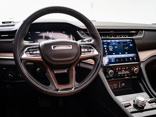 2023 Jeep Grand Cherokee Summit