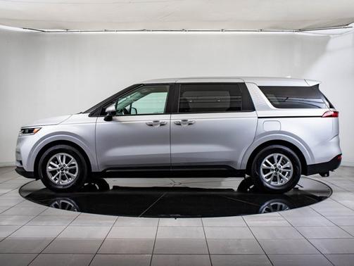 2023 Kia Carnival LX