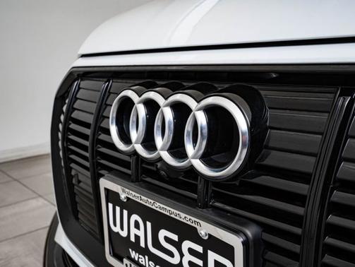 Glacier White Metallic 2021 Audi e-tron Premium