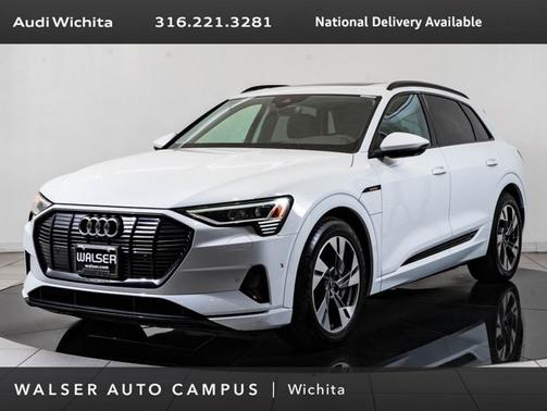 Glacier White Metallic 2021 Audi e-tron Premium