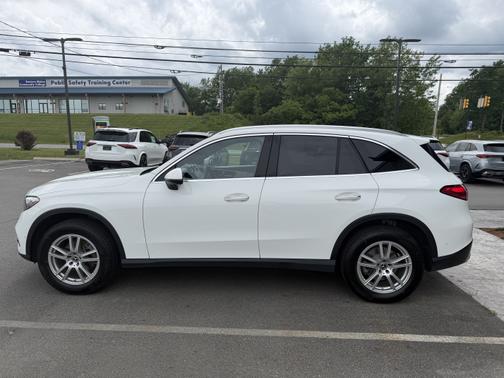 Polar White 2023 Mercedes-Benz GLC 300