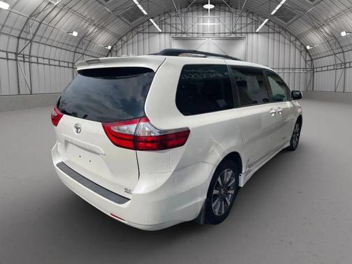 2018 Toyota Sienna XLE Premium