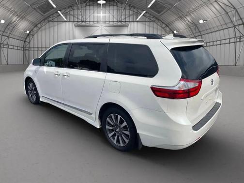 2018 Toyota Sienna XLE Premium