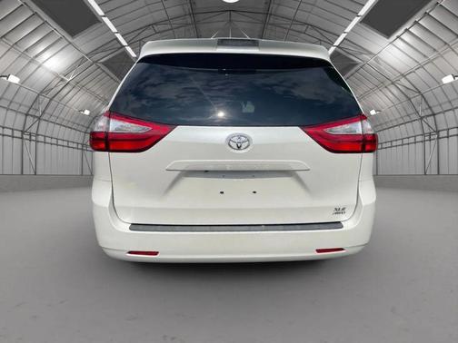 2018 Toyota Sienna XLE Premium