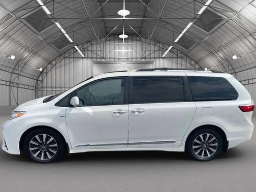 2018 Toyota Sienna XLE Premium
