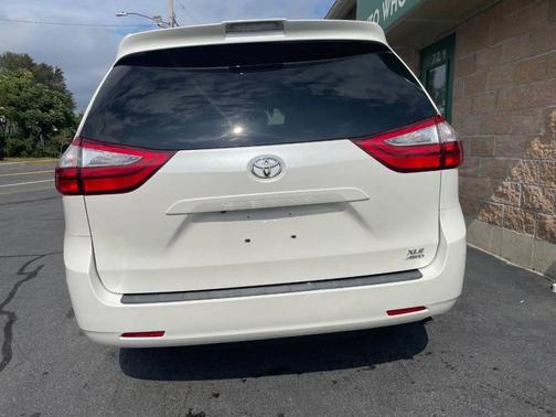 2018 Toyota Sienna XLE Premium