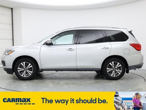 2017 Nissan Pathfinder SV