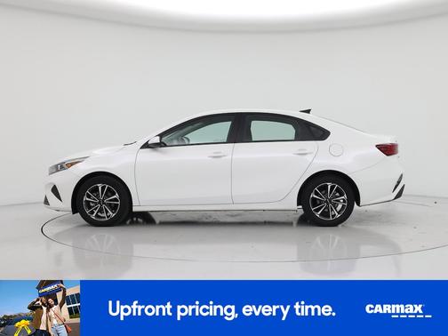 White 2024 Kia Forte LXS