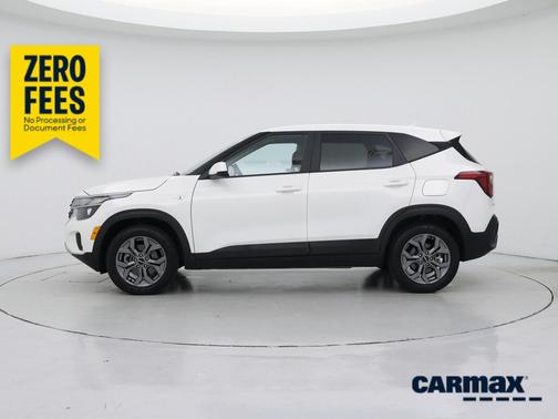 White 2024 Kia Seltos LX