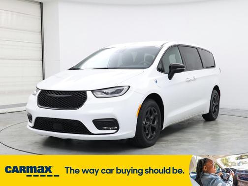 2024 Chrysler Pacifica Hybrid S Appearance Pkg