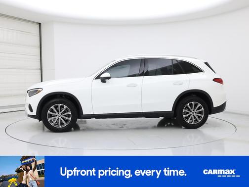 White 2024 Mercedes-Benz GLC 300